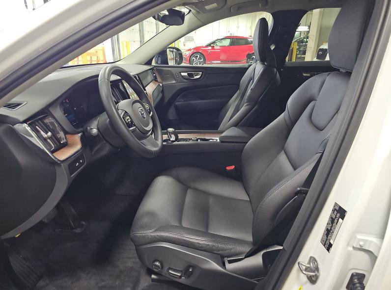 Used 2024 Volvo XC60 T8 Plus w/ Protection Package Premier AWD/4WD image 7