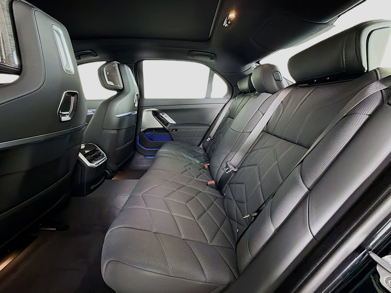 New 2026 BMW i7 xDrive60 AWD/4WD image 26