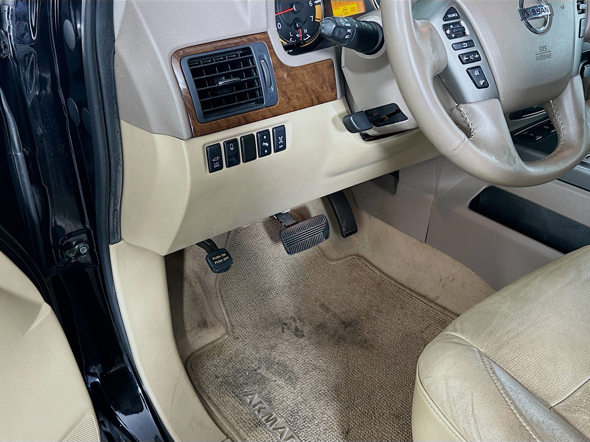 Used 2013 Nissan Armada Platinum RWD image 16
