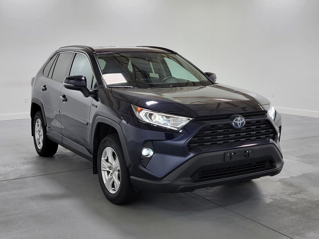 Used 2020 Toyota RAV4 XLE w/ XLE Grade Weather Package AWD/4WD image 2