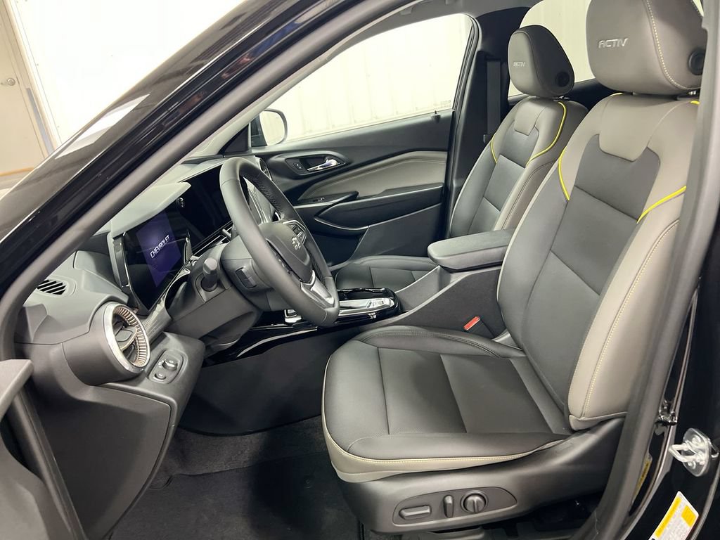 Used 2025 Chevrolet Trax ACTIV w/ Driver Confidence Package FWD image 18