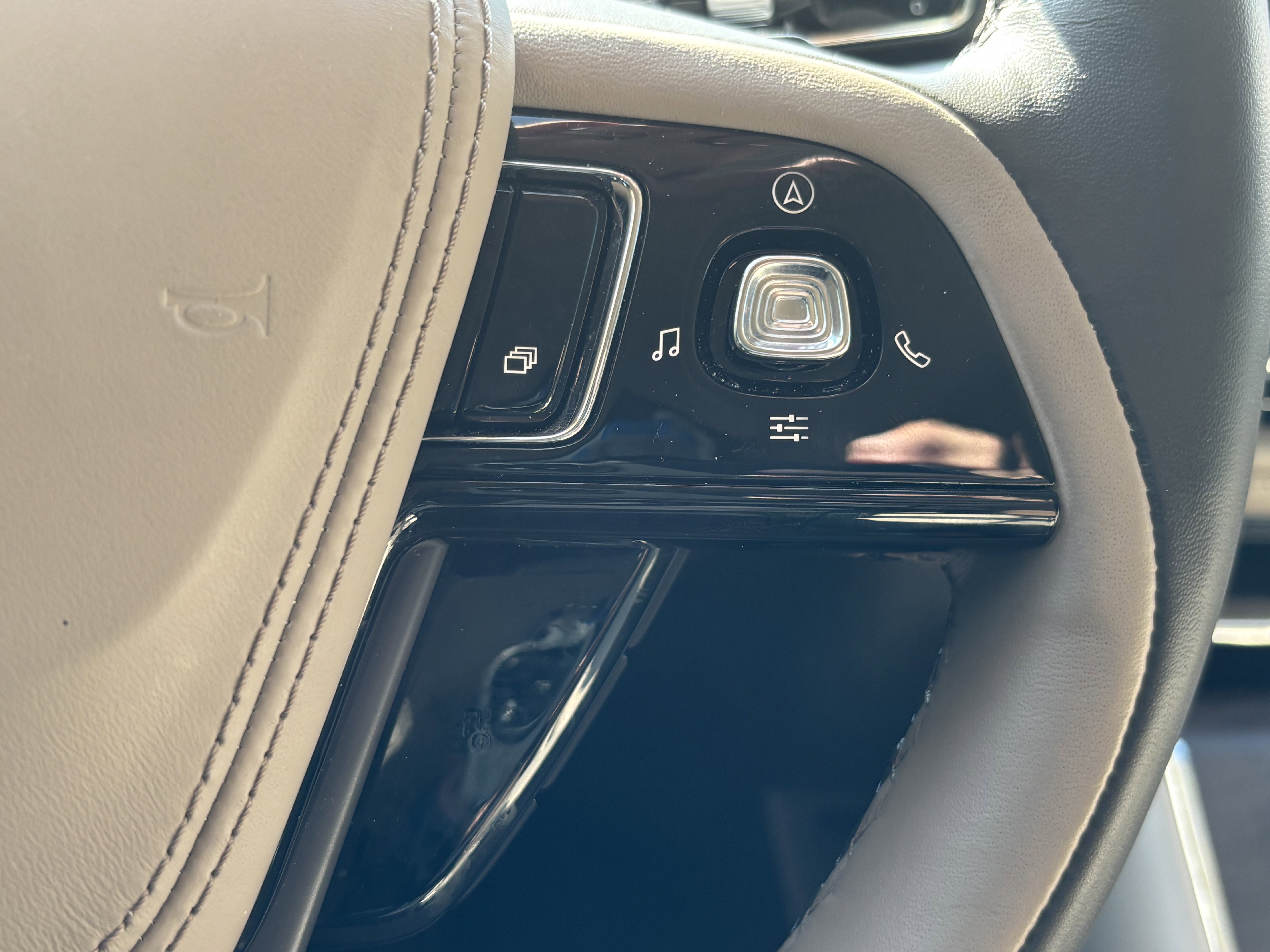 Used 2024 Lincoln Aviator Reserve w/ Equipment Group 201A image 23