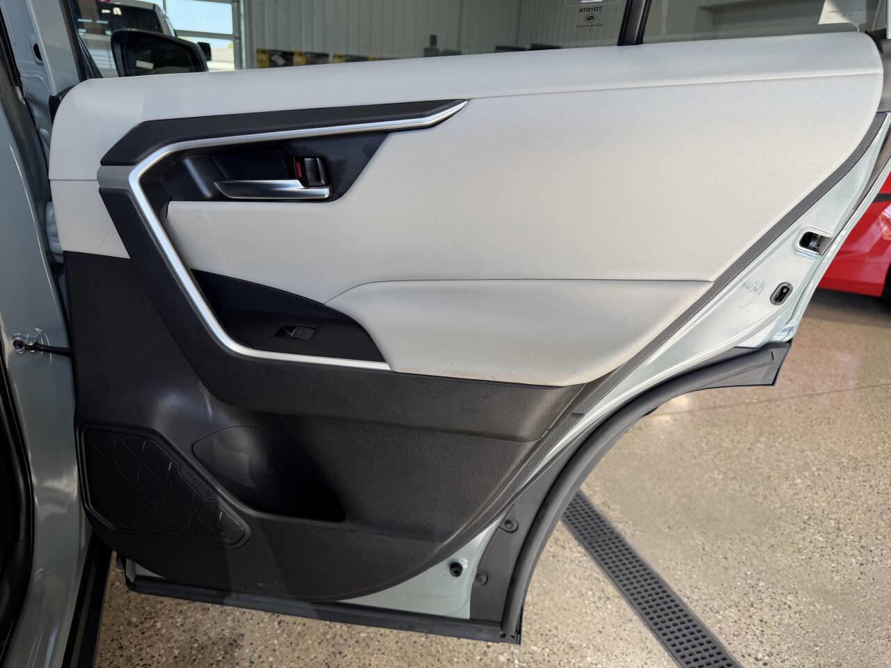 Used 2022 Toyota RAV4 XLE AWD/4WD image 27