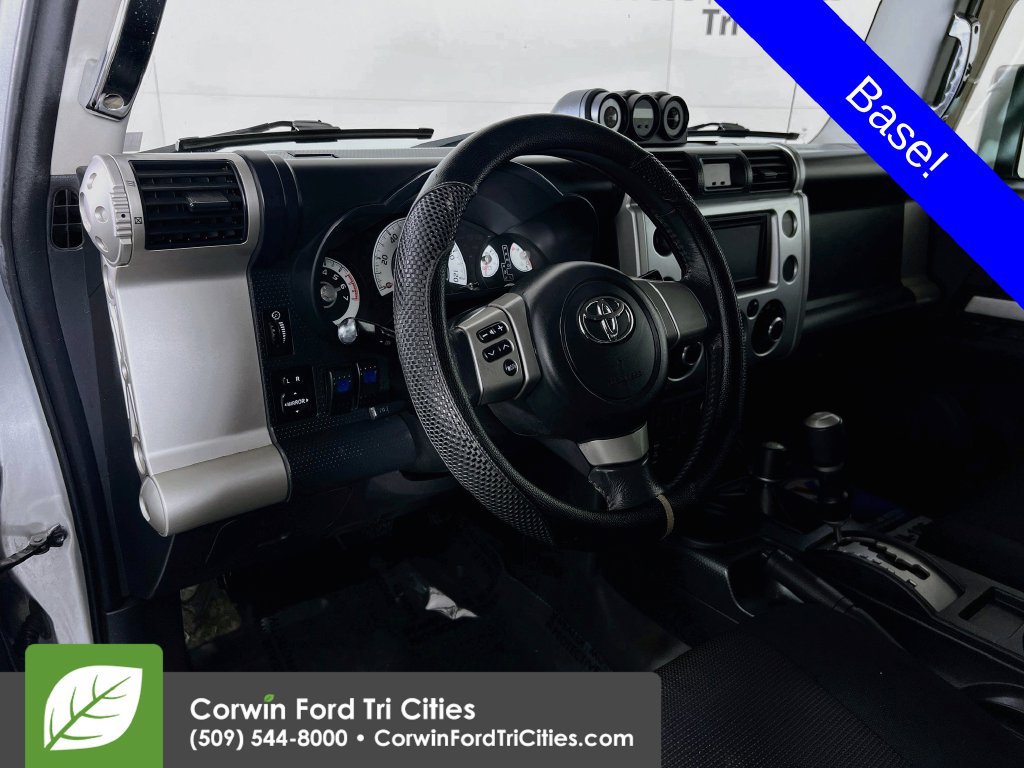 Used 2007 Toyota FJ Cruiser 4WD w/ Upgrade Pkg 1 image 2