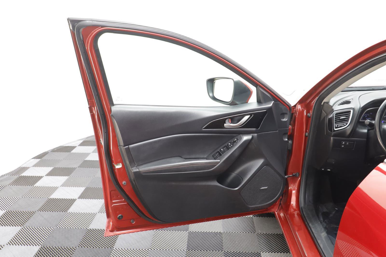 Used 2016 MAZDA MAZDA3 i Grand Touring image 5