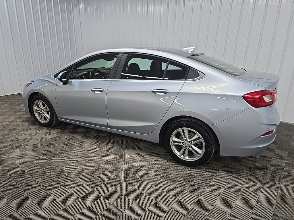 Used 2018 Chevrolet Cruze LT w/ Convenience Package image 4