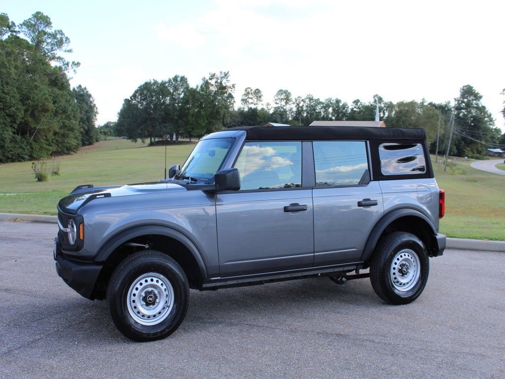 New 2025 Ford Bronco 4-Door image 2