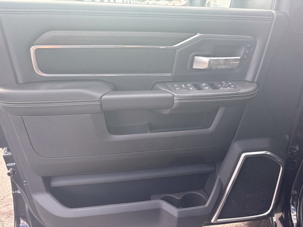 New 2026 RAM 3500 Laramie AWD/4WD image 15