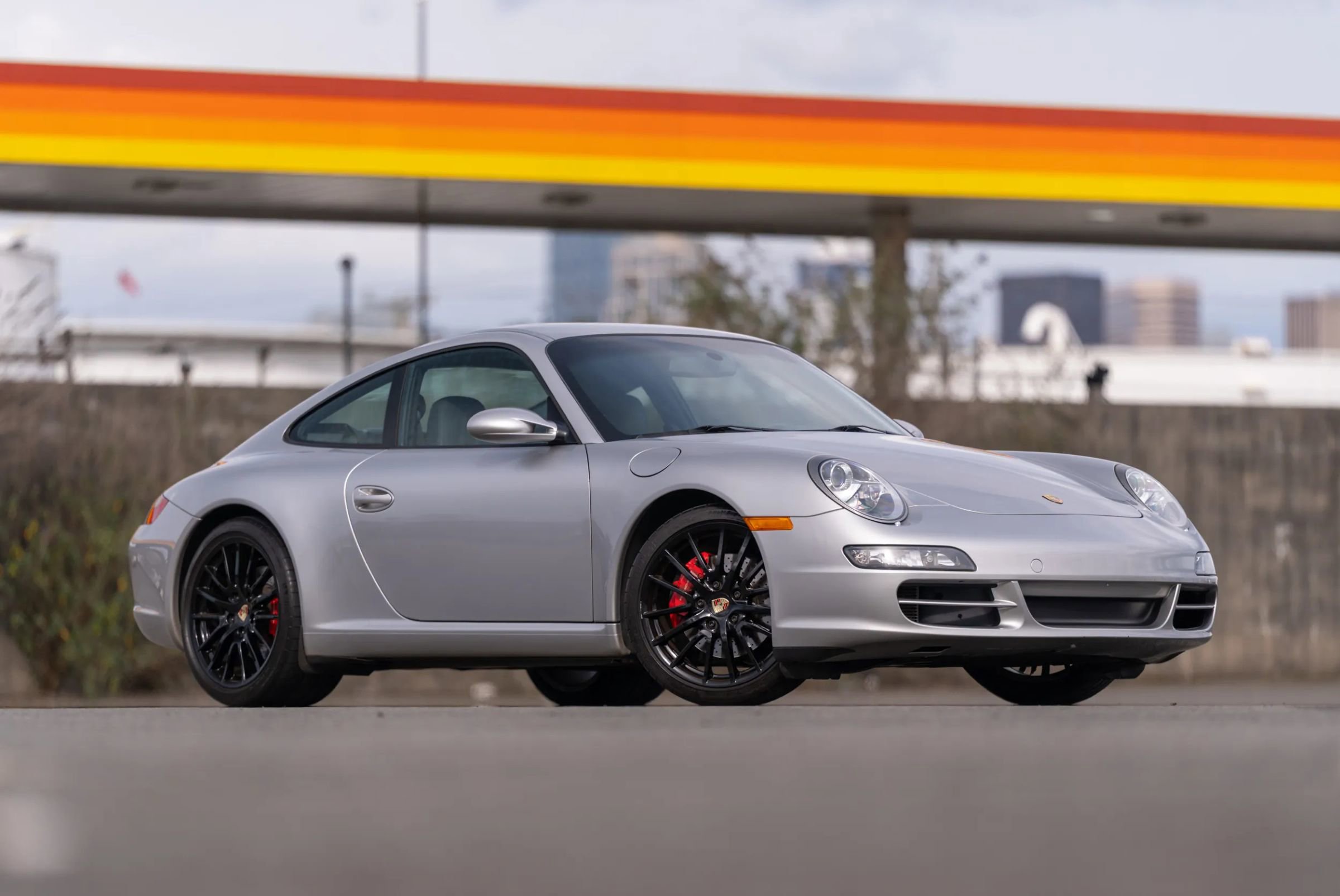 Used 2005 Porsche 911 Carrera S RWD image 2
