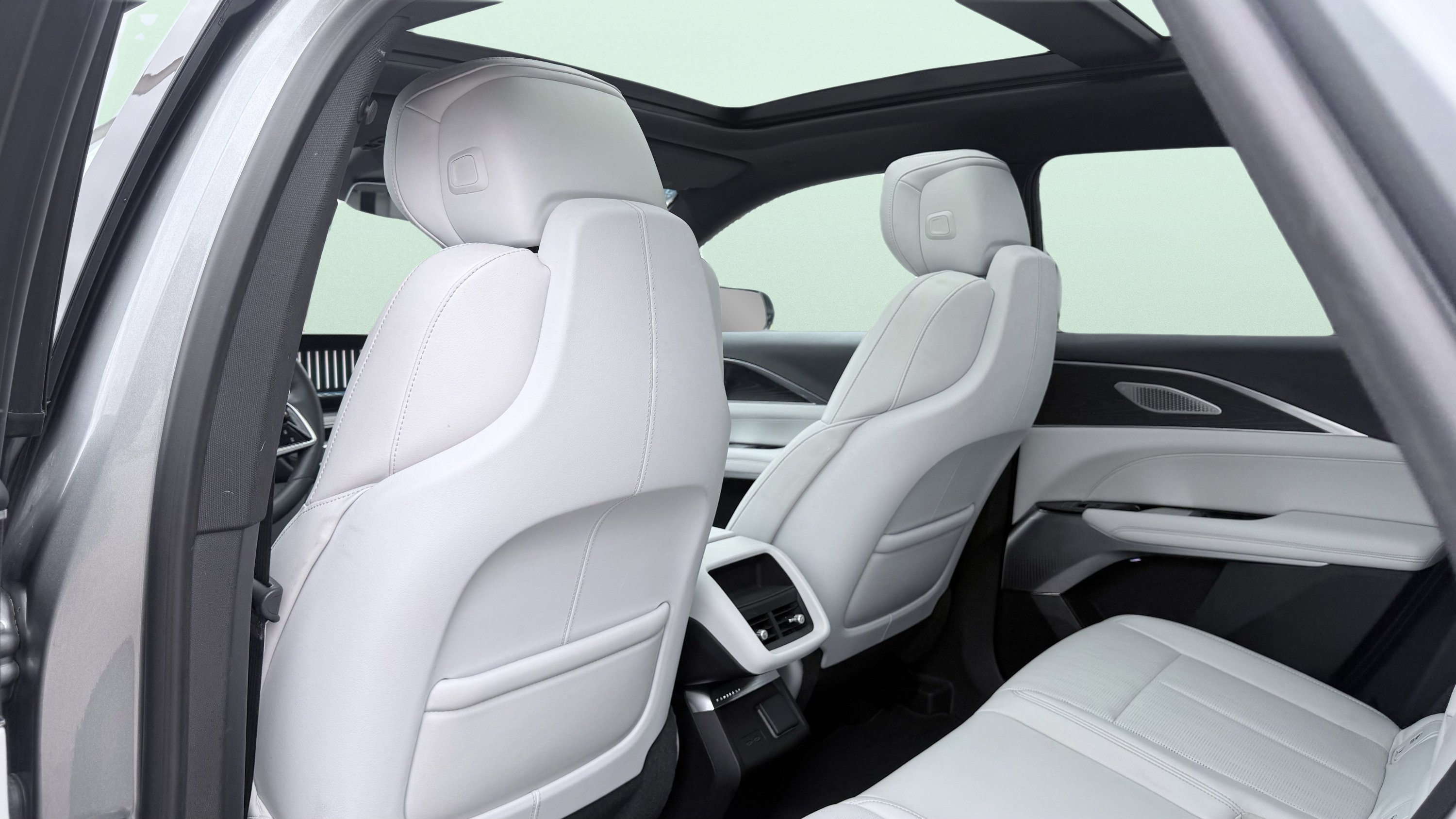 Used 2024 Cadillac Lyriq Luxury image 34