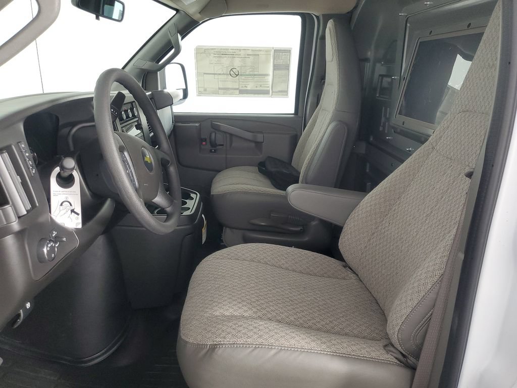 New 2026 Chevrolet Express 2500 Extended w/ Communications Package RWD image 17