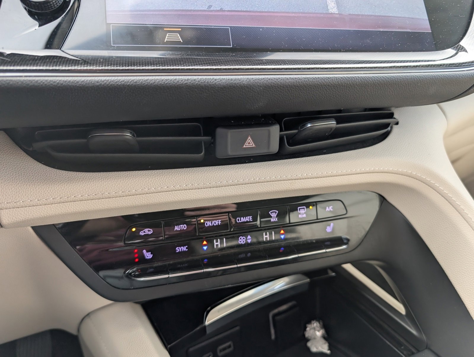 Used 2021 Buick Envision Essence image 22