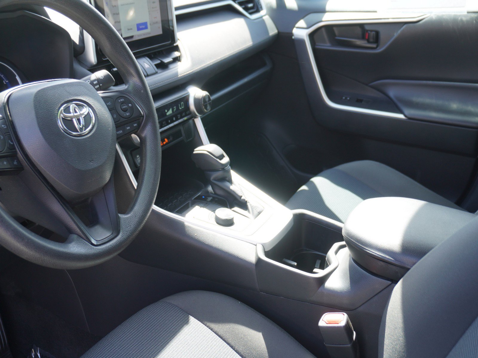 Used 2023 Toyota RAV4 LE AWD/4WD image 20