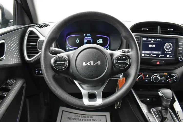 Used 2025 Kia Soul LX w/ LX Technology Package FWD image 20