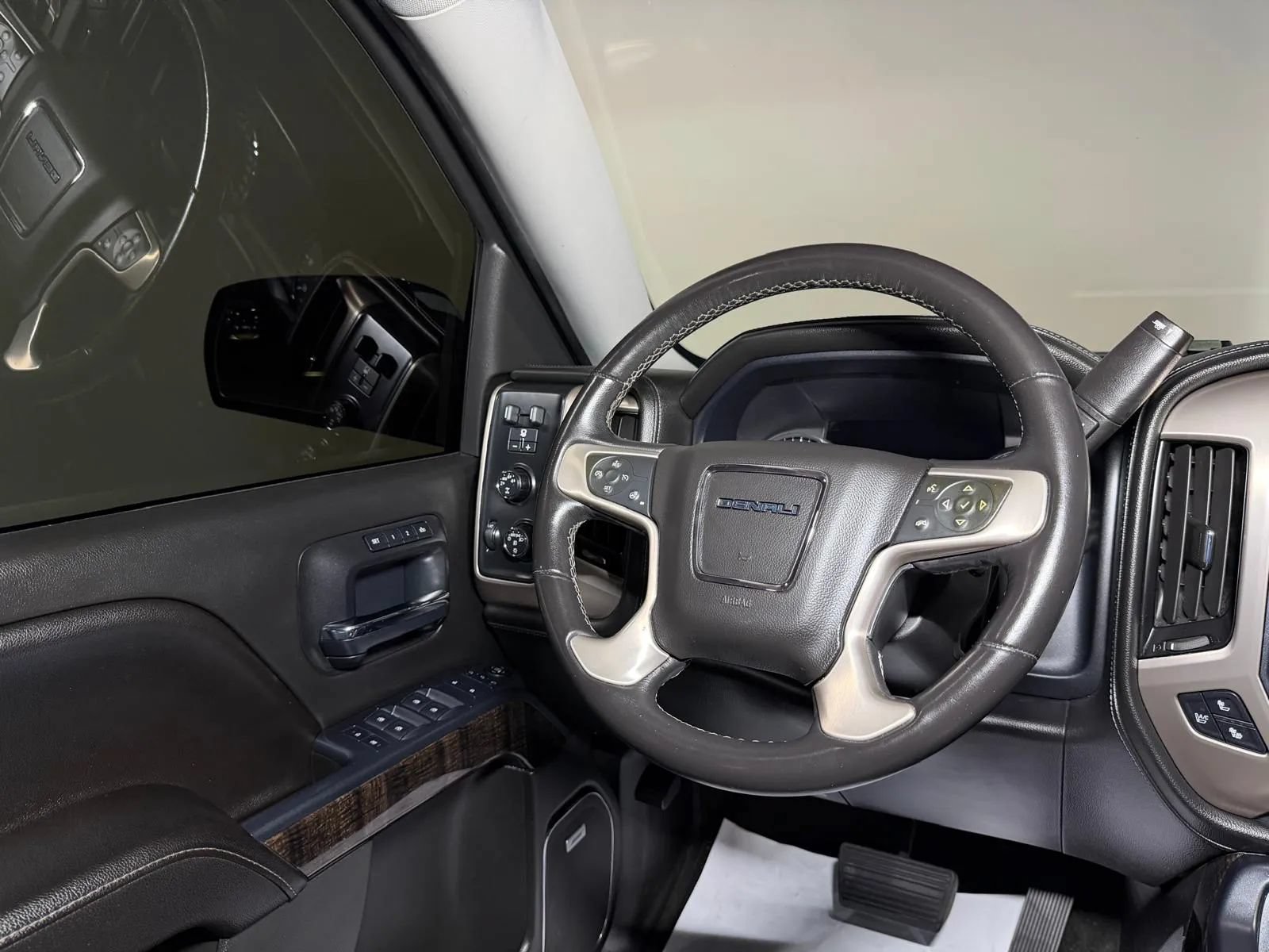 Used 2014 GMC Sierra 1500 Denali w/ Suspension Package, Off-Road AWD/4WD image 19