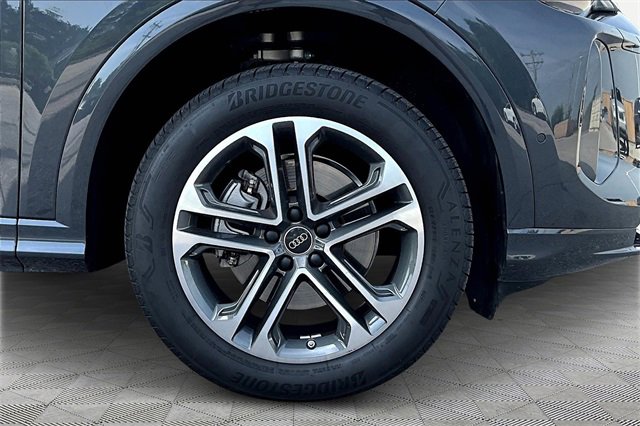 Used 2025 Audi Q5 Premium image 8