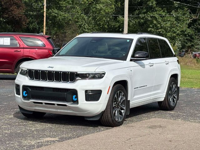 Used 2022 Jeep Grand Cherokee Overland w/ MOPAR Finishing Package AWD/4WD image 35