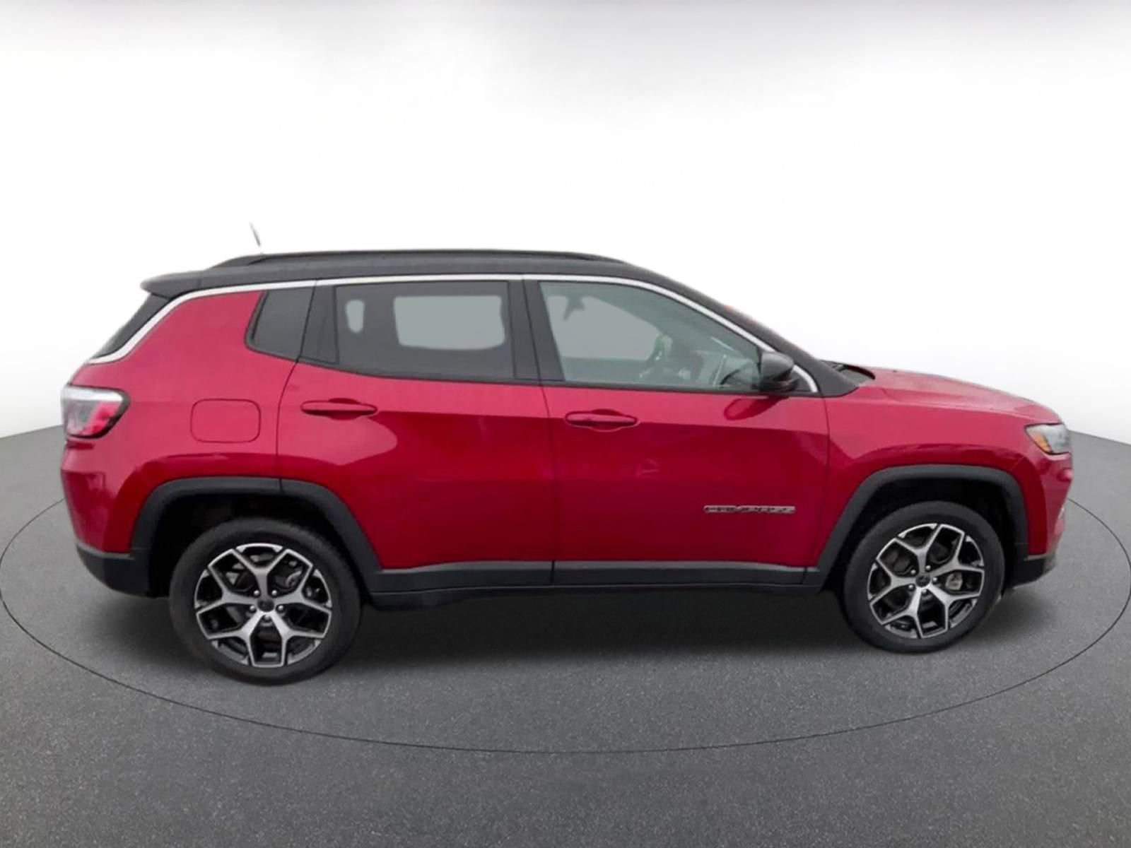 Used 2025 Jeep Compass Limited AWD/4WD image 16