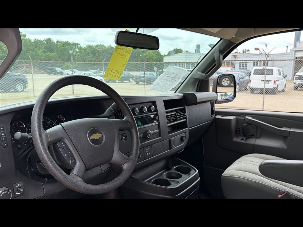 Used 2017 Chevrolet Express 2500 RWD image 8