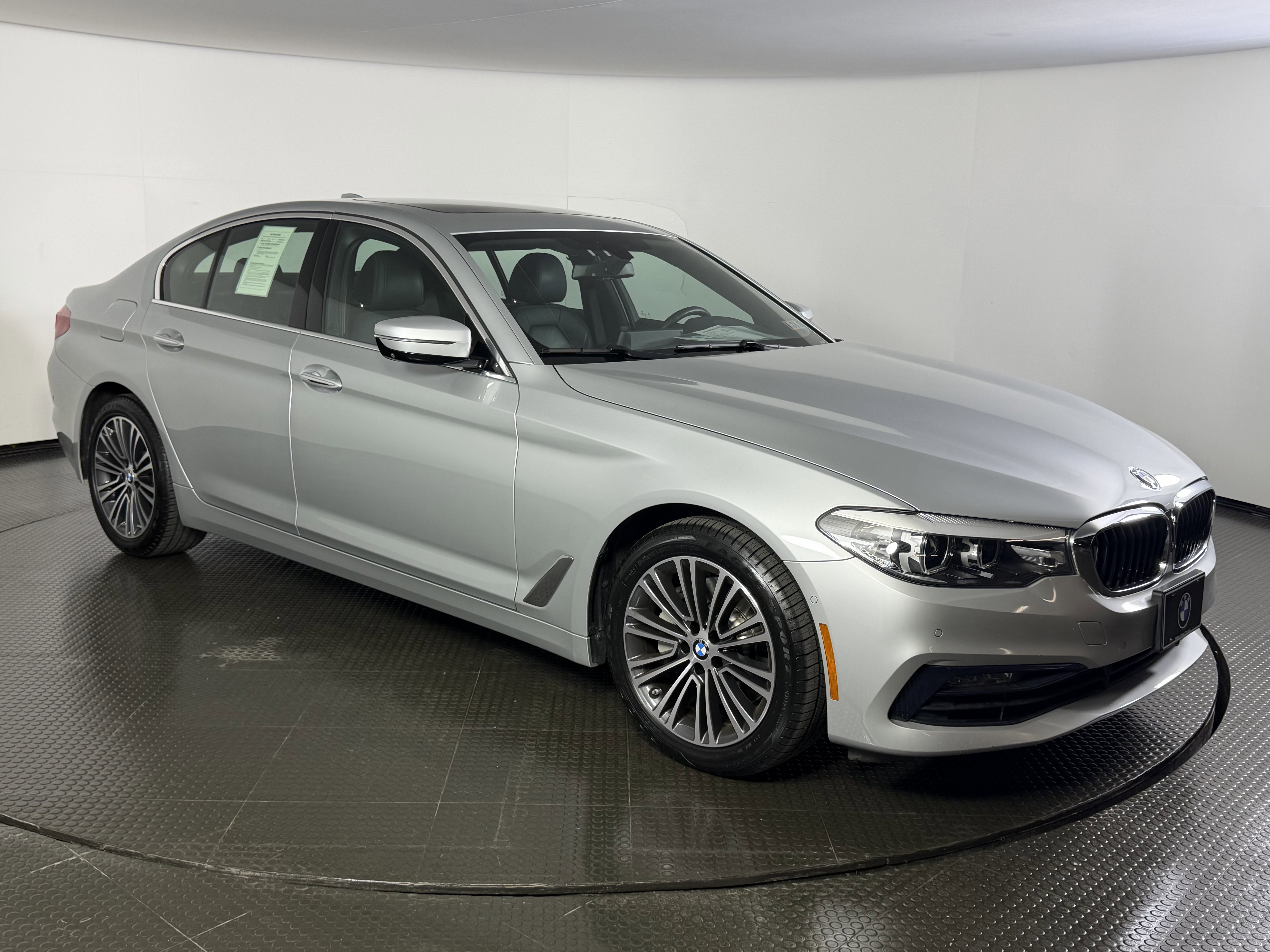Used 2018 BMW 530i xDrive image 3