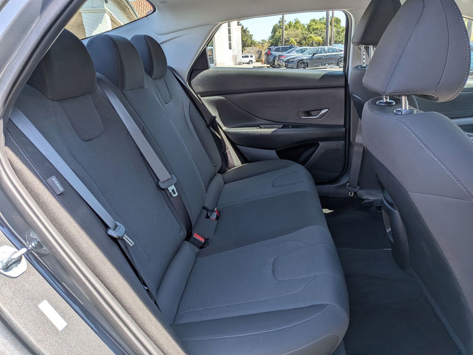 Used 2025 Hyundai Elantra SE image 25