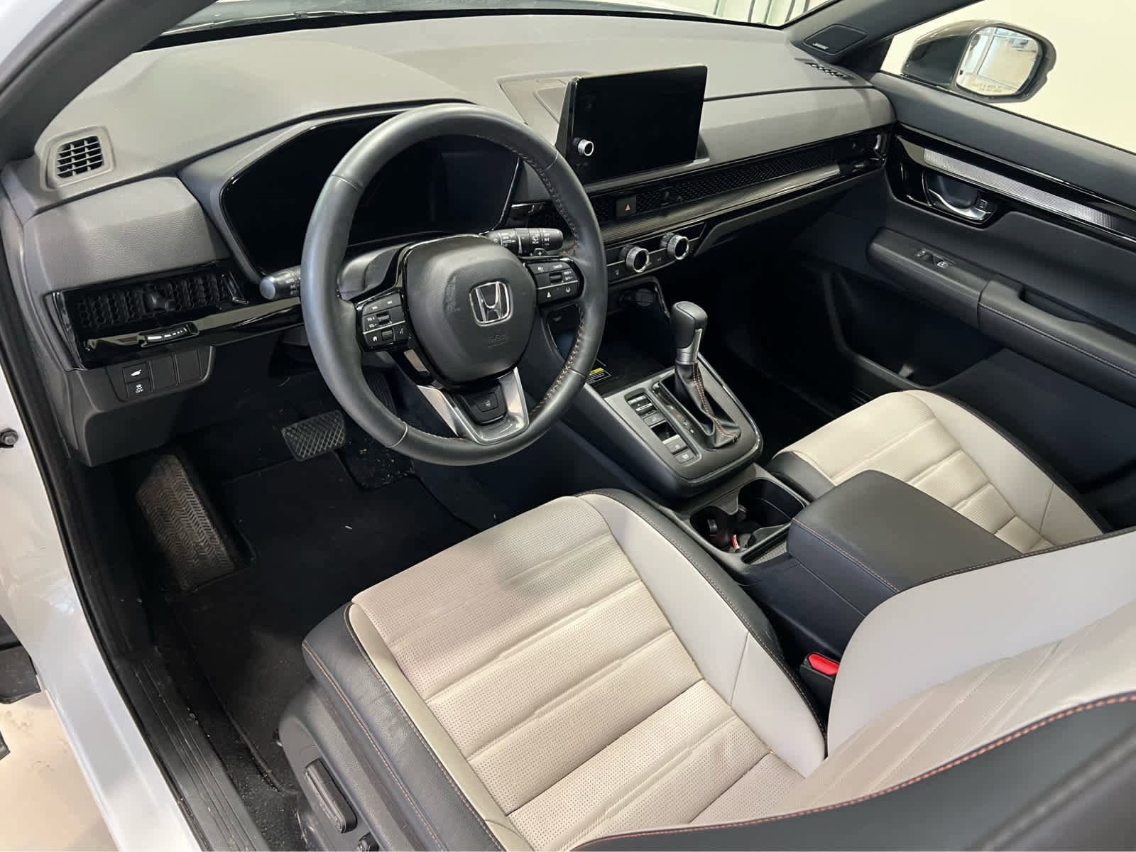 Used 2024 Honda CR-V Sport Touring image 13