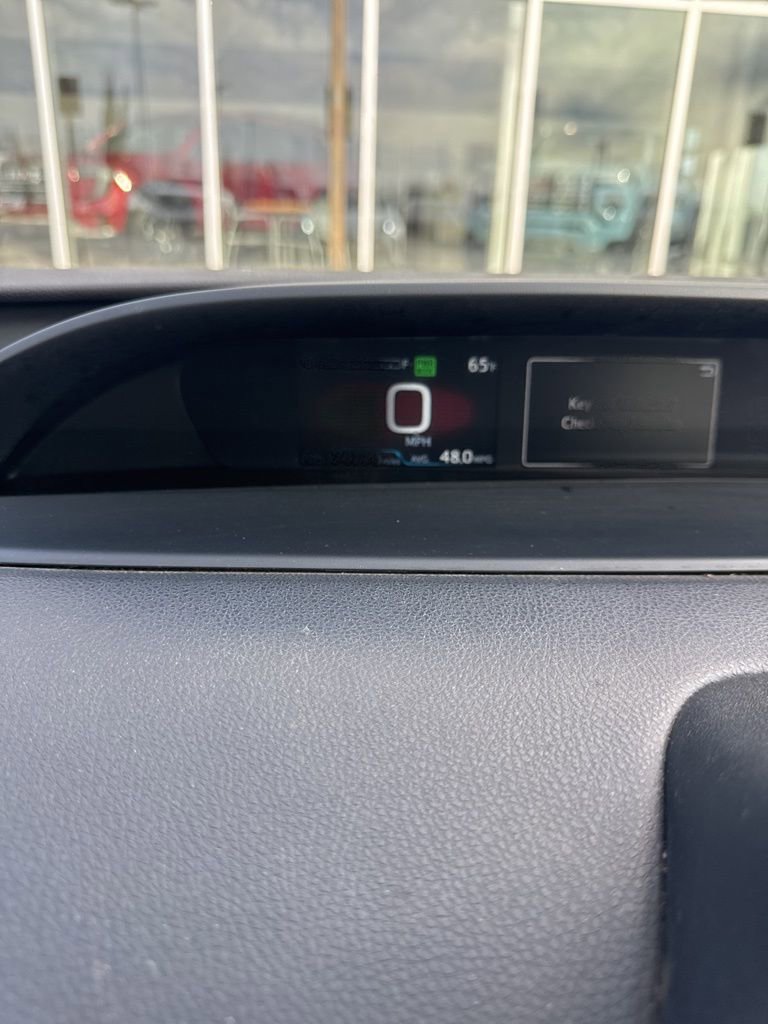 Used 2021 Toyota Prius XLE image 9