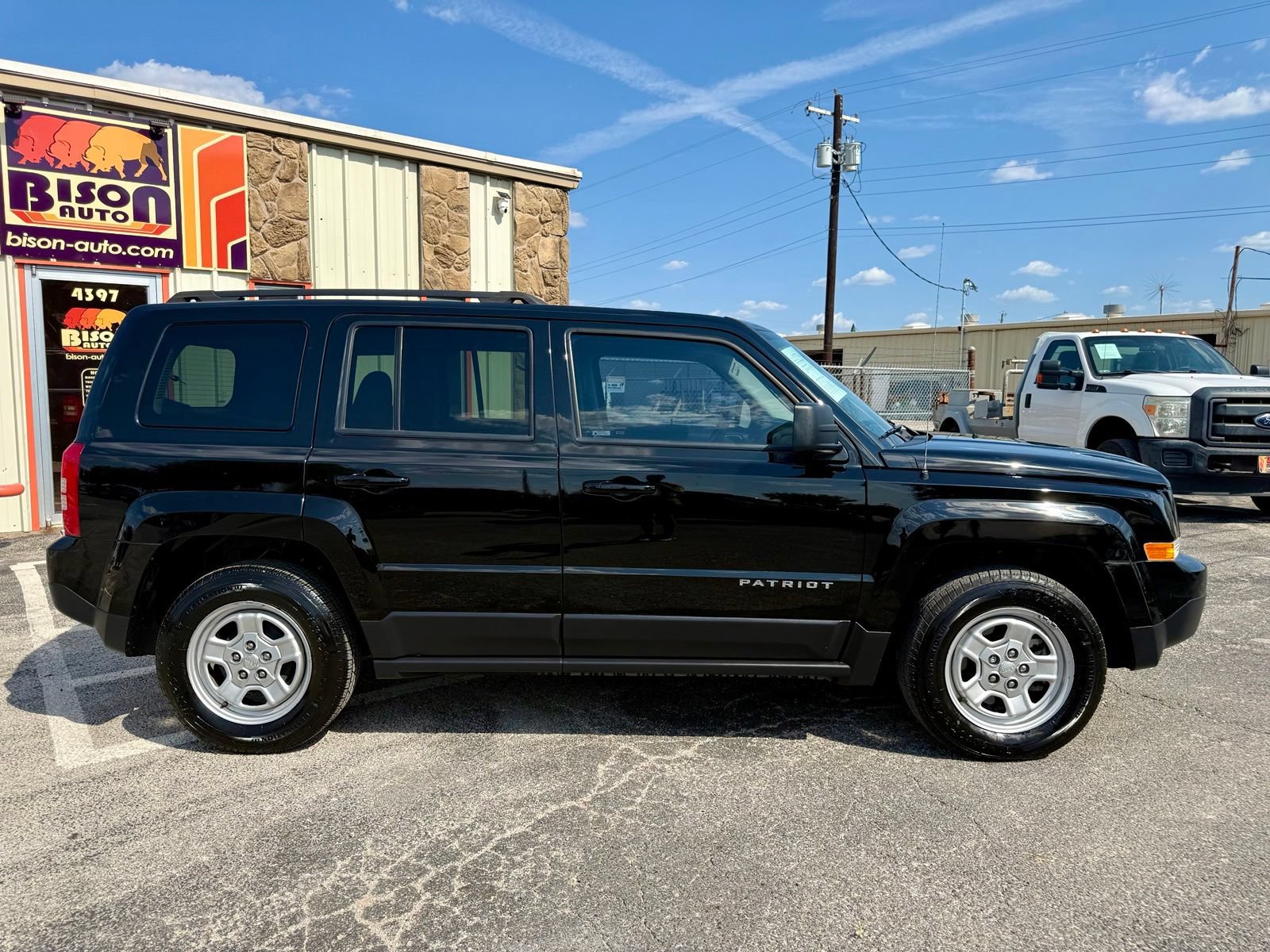 Used 2017 Jeep Patriot Sport w/ Power Value Group FWD image 2