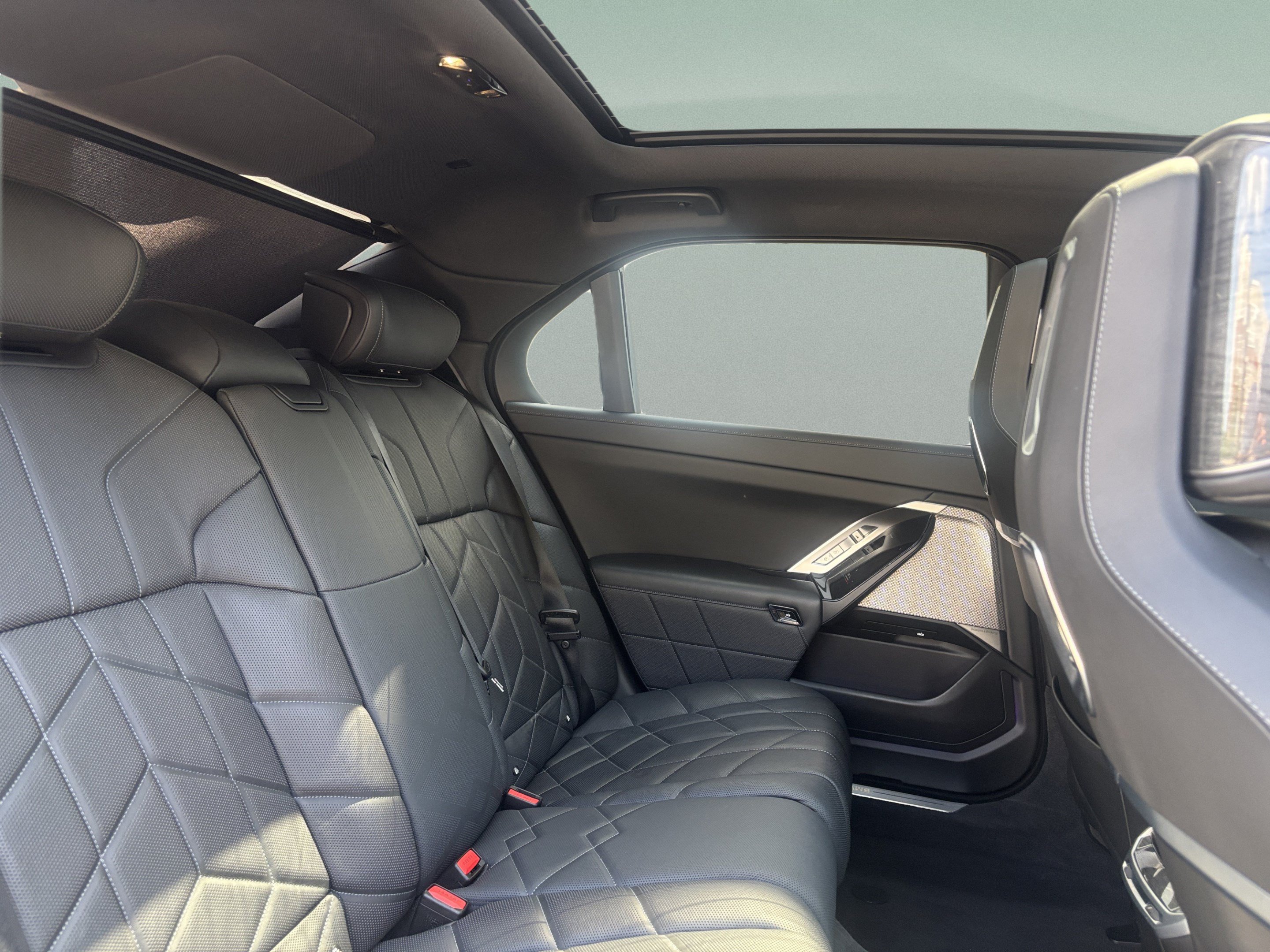 Certified 2023 BMW i7 xDrive60 AWD/4WD image 38