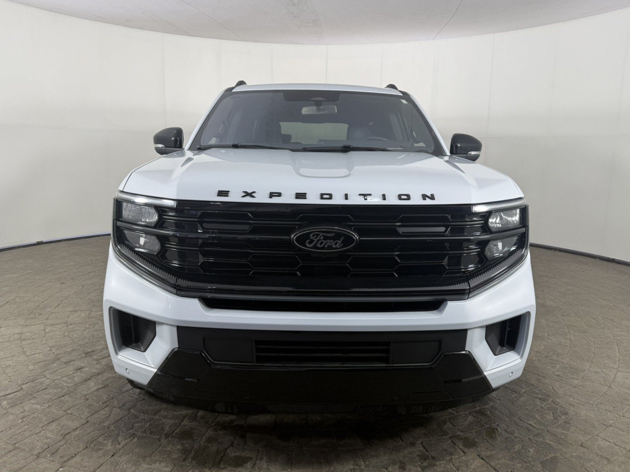 Used 2025 Ford Expedition Max Platinum w/ Stealth Appearance Package AWD/4WD image 2