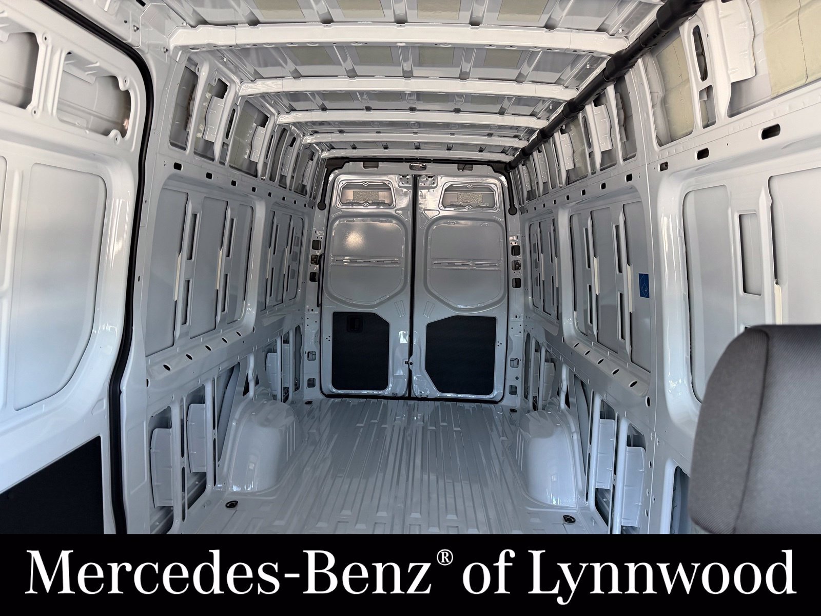Used 2025 Mercedes-Benz Sprinter 2500 image 20