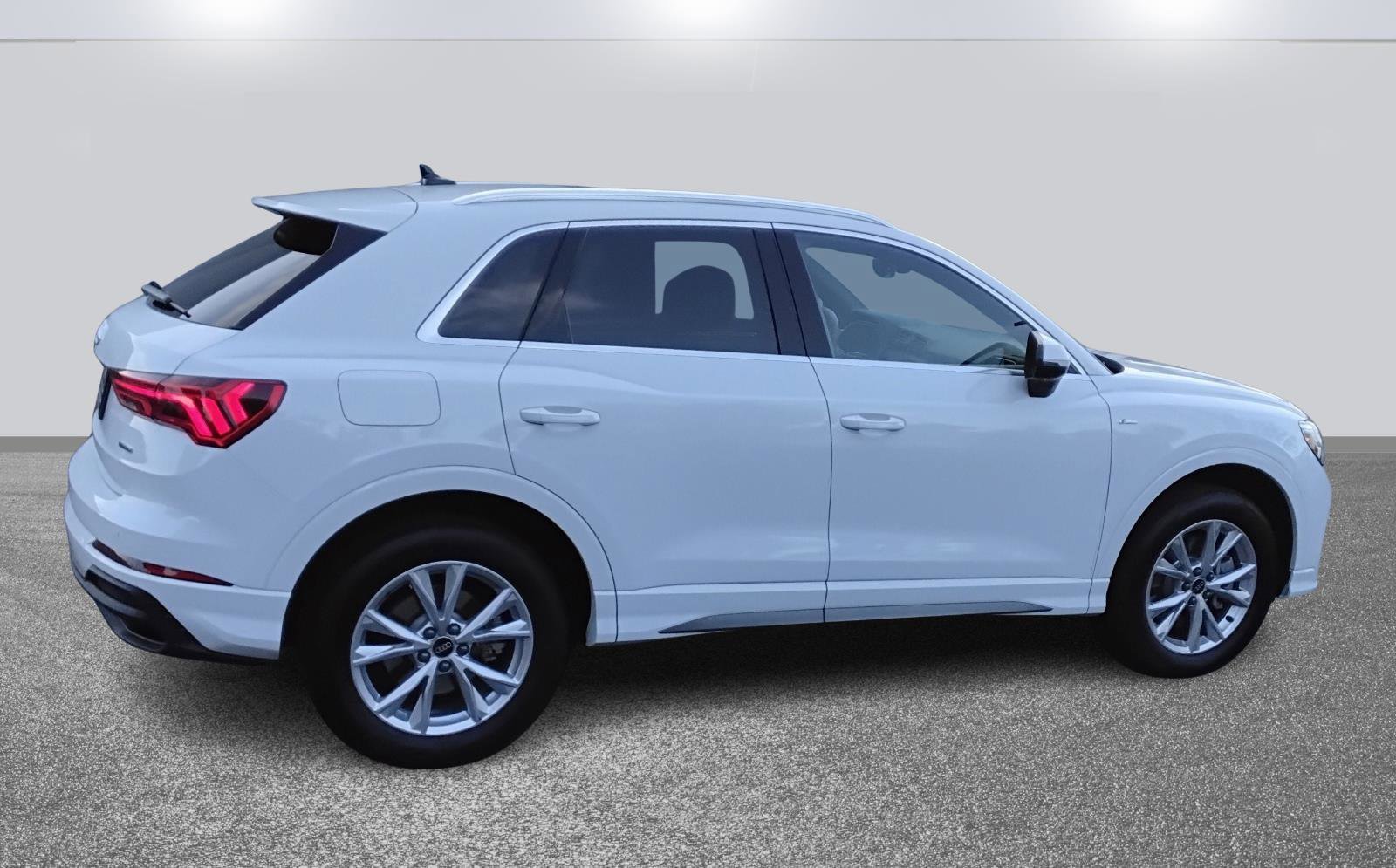 Certified 2025 Audi Q3 2.0T Premium w/ Convenience Package image 4