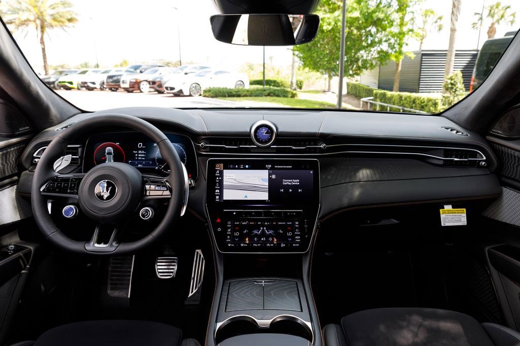 New 2026 Maserati Grecale Modena image 9