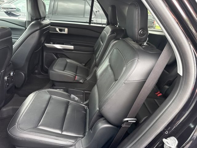 Used 2020 Ford Explorer XLT w/ Equipment Group 202A AWD/4WD image 9