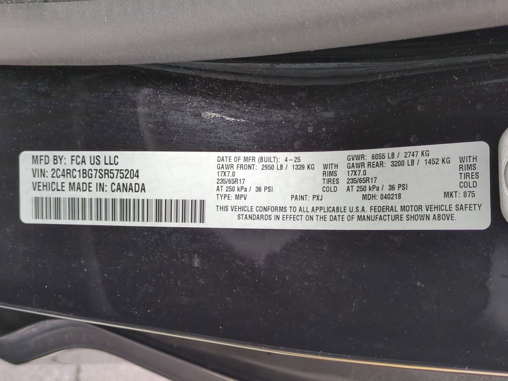 Used 2025 Chrysler Pacifica Select image 36