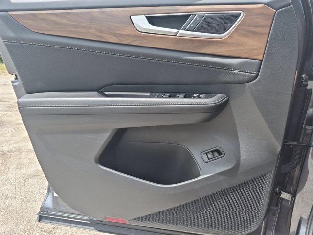 Used 2025 Volkswagen Atlas SE FWD image 11
