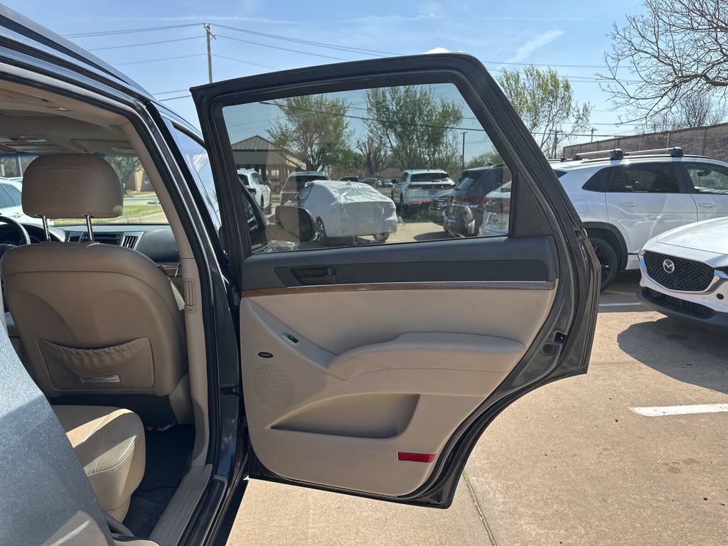 Used 2012 Hyundai Veracruz Limited w/ Navigation Pkg FWD image 18