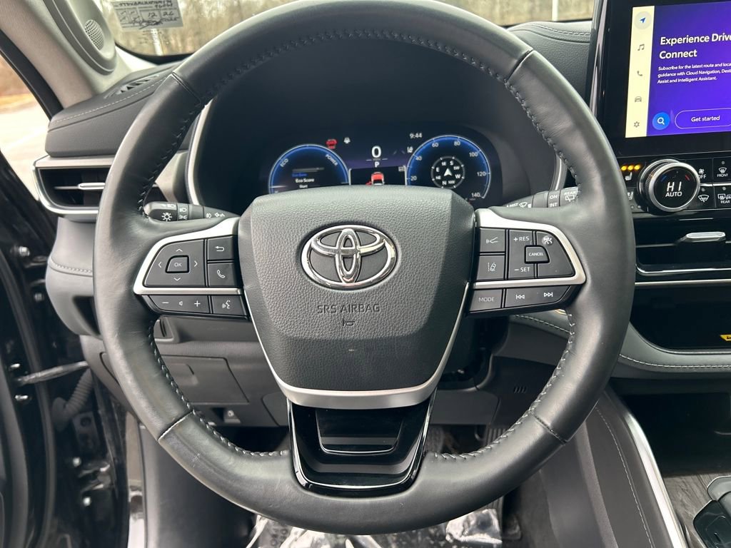 Used 2023 Toyota Highlander Limited image 22