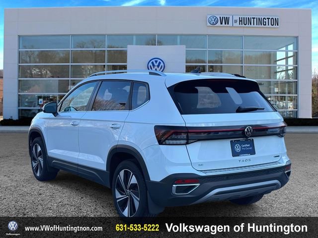 Certified 2025 Volkswagen Taos SE w/ Panoramic Sunroof Package image 6