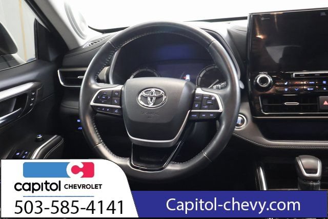 Used 2022 Toyota Highlander Limited AWD/4WD image 16