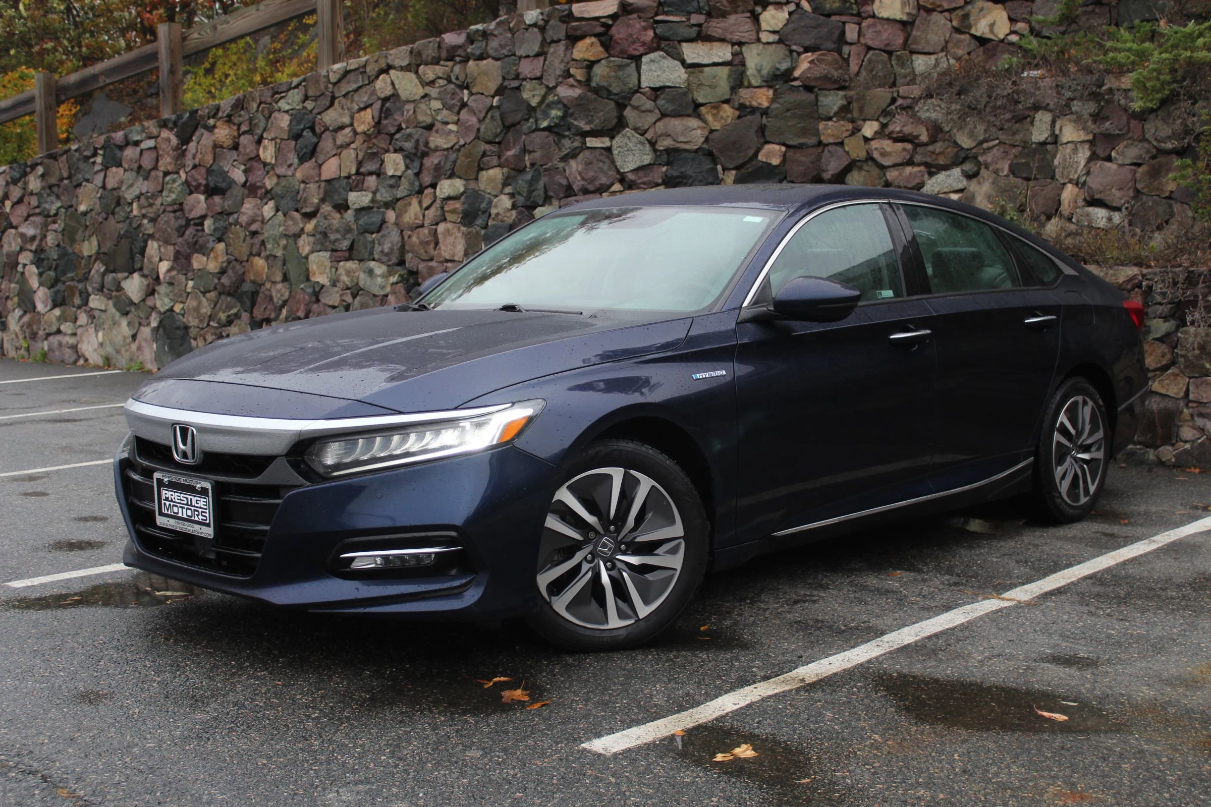 Used 2019 Honda Accord Touring image 2