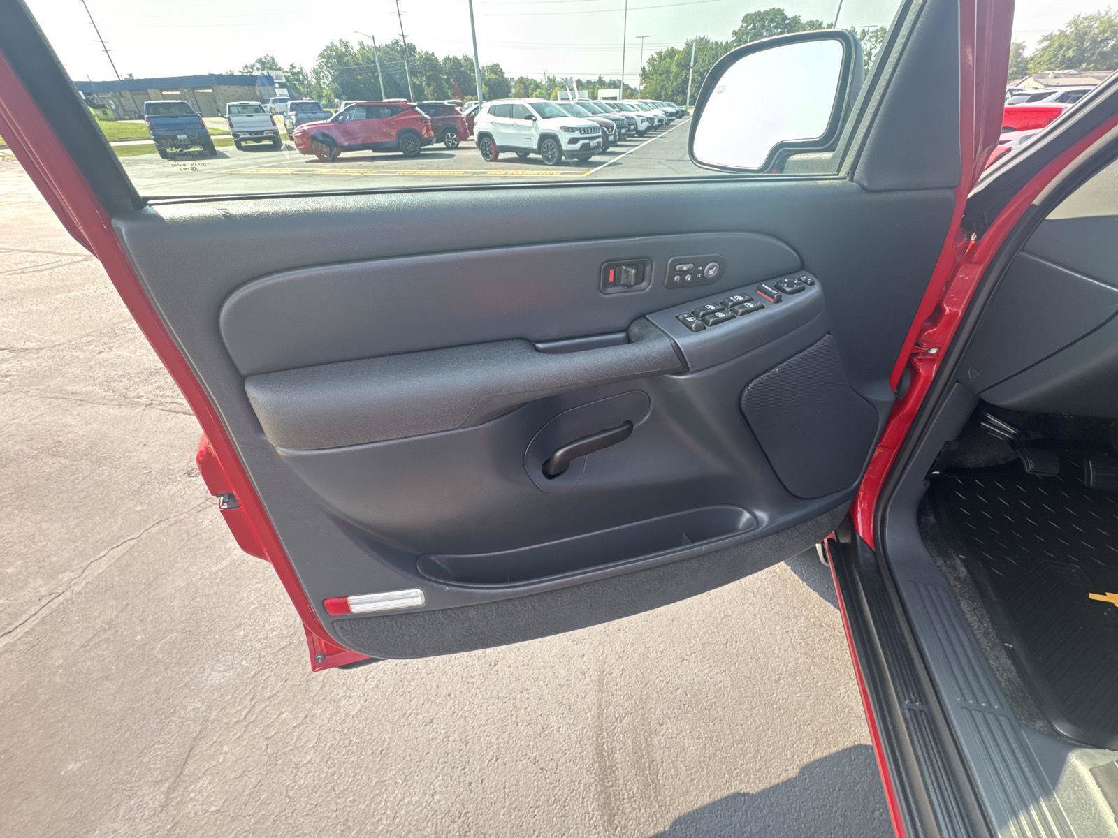 Used 2002 Chevrolet Avalanche 4x4 w/ Off-Road Suspension Pkg image 8