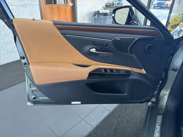 New 2025 Lexus ES 350 Ultra Luxury image 34