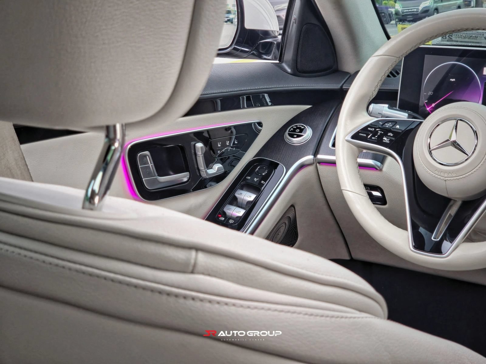 Used 2022 Mercedes-Benz S 500 4MATIC w/ AMG Line Package image 35