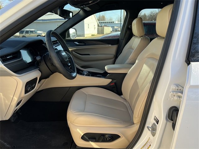 Used 2024 Jeep Grand Cherokee Limited image 4