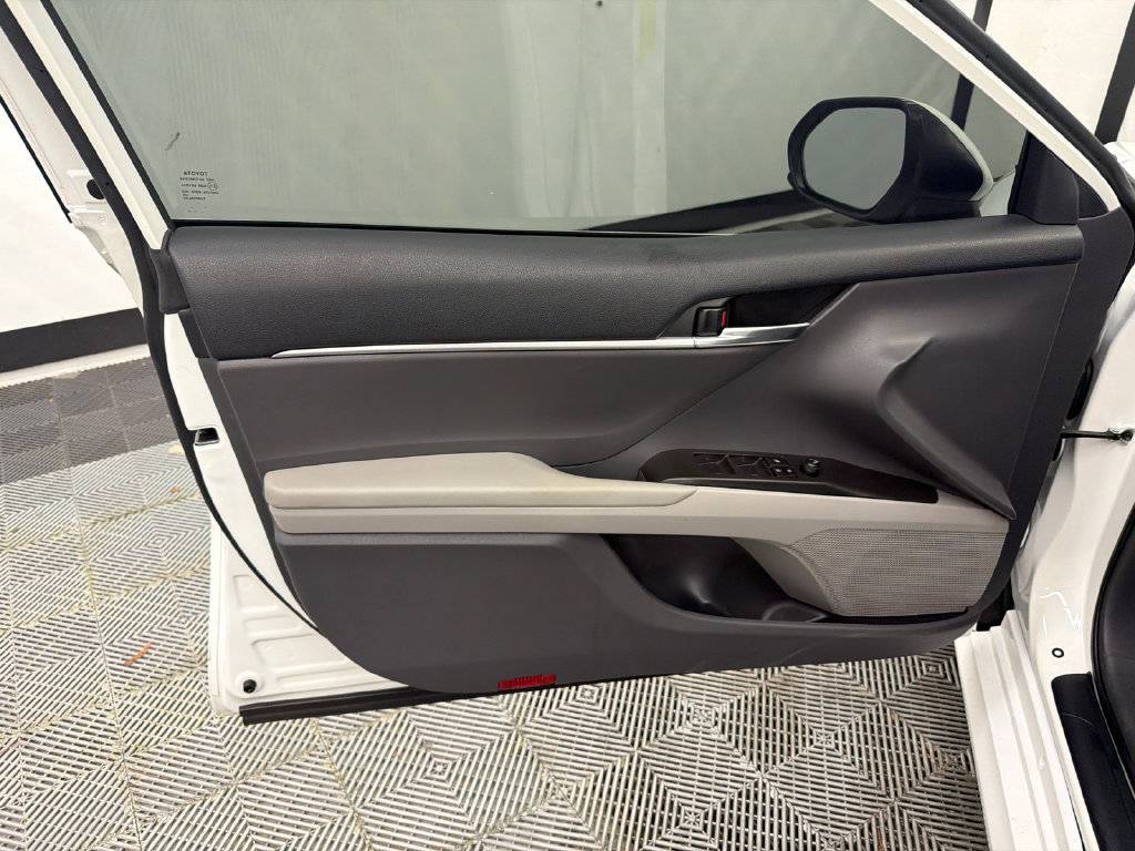 Used 2022 Toyota Camry LE FWD image 11