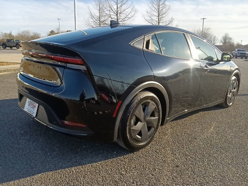 Used 2024 Toyota Prius LE image 3