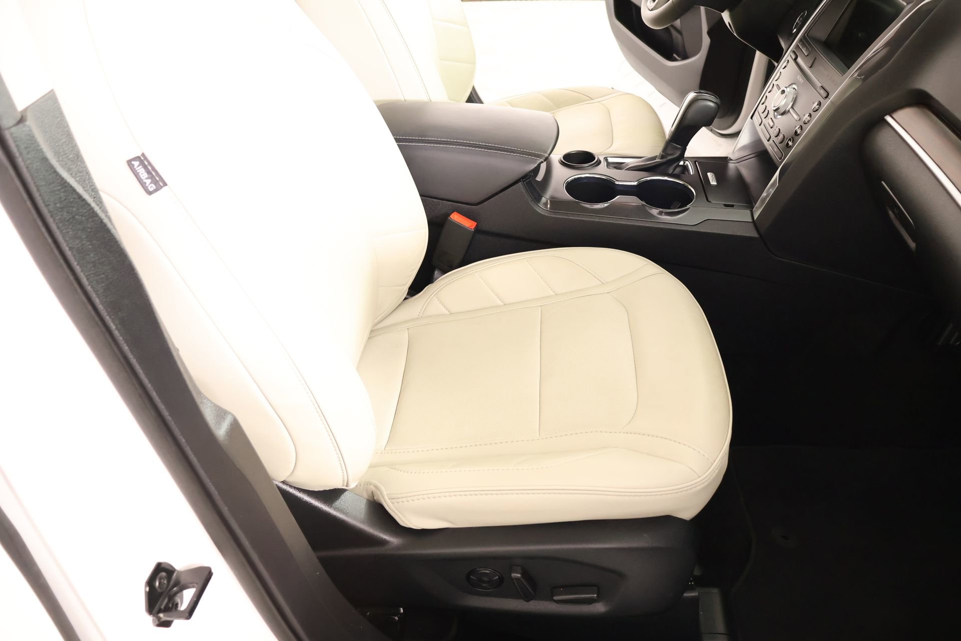 Used 2019 Ford Explorer Limited w/ Limited Luxury Package FWD image 15