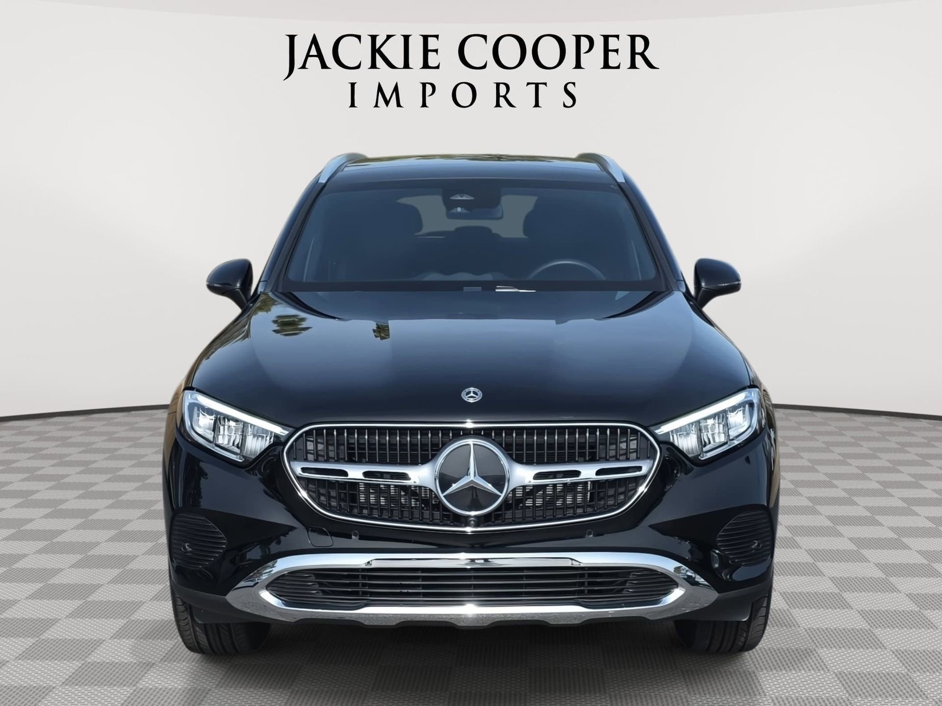 Used 2025 Mercedes-Benz GLC 300 4MATIC image 2