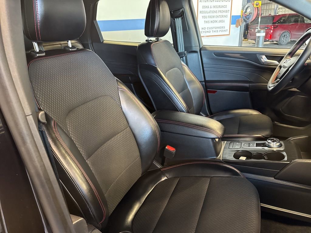 Used 2025 Ford Escape ST-Line image 30